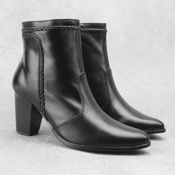 Bota Feminina Modelo Cano Curto Couro Legítimo Preto