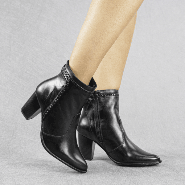 Bota Feminina Modelo Cano Curto Couro Legítimo Preto