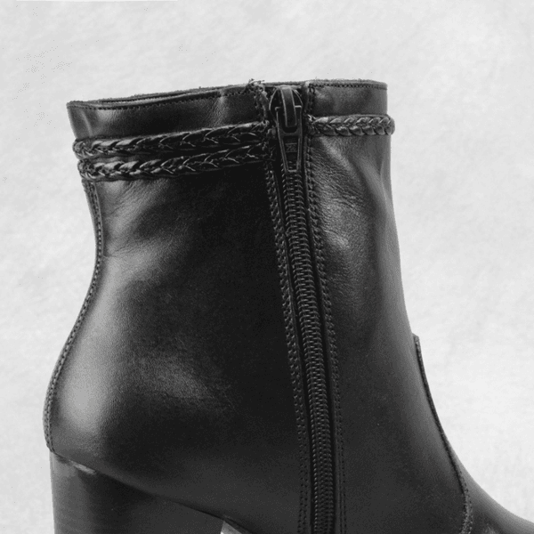 Bota Feminina Modelo Cano Curto Couro Legítimo Preto