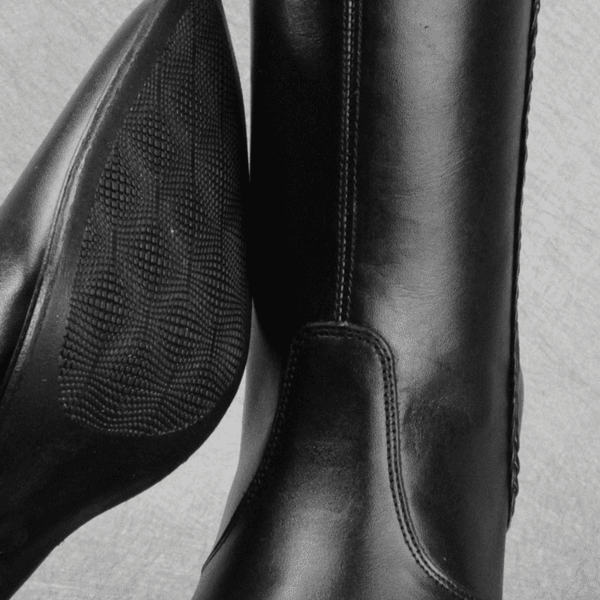 Bota Feminina Cano Alto Bico Fino com Salto Bloco em Couro Legitimo