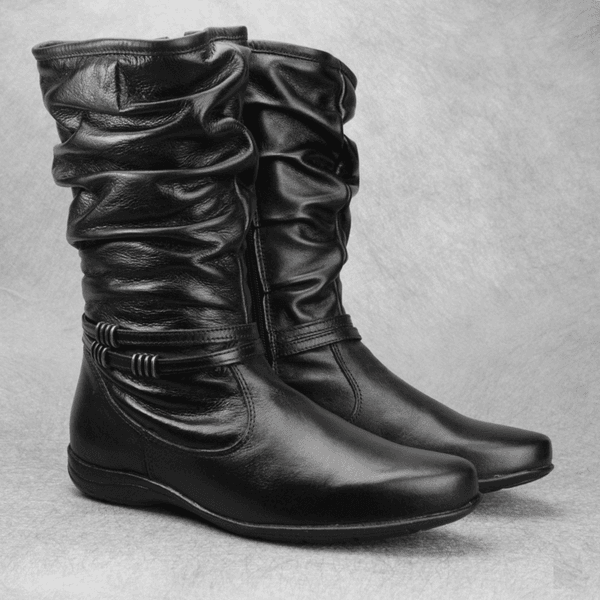 Bota Feminina Rasteira Couro Legítimo Com Detalhes Em Rugas