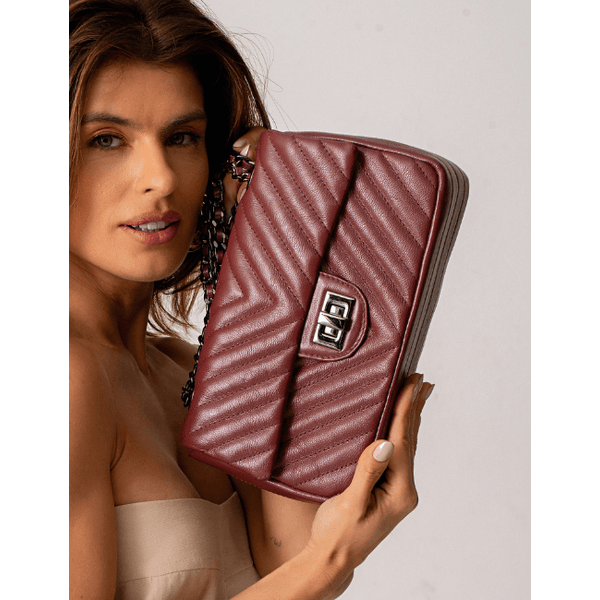 Bolsa Kiara Média Chevron Couro Cabernet Grafite