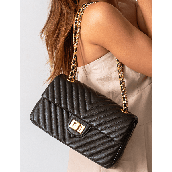 Bolsa Kiara Média Chevron Couro Preto com Ferragens Douradas