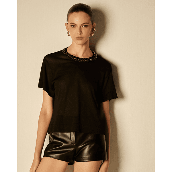 Blusa T-Shirt Detalhe Gola Preto 