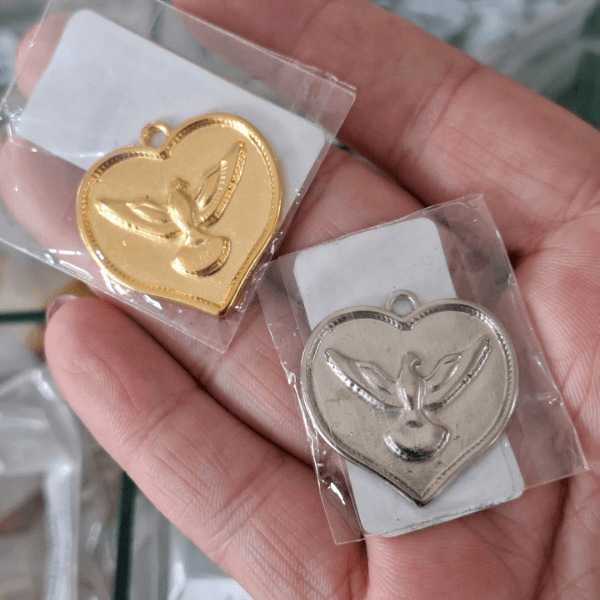 PINGENTE CORAÇÃO ESPIRITO SANTO GRANDE SEM RESINA ML6043 .