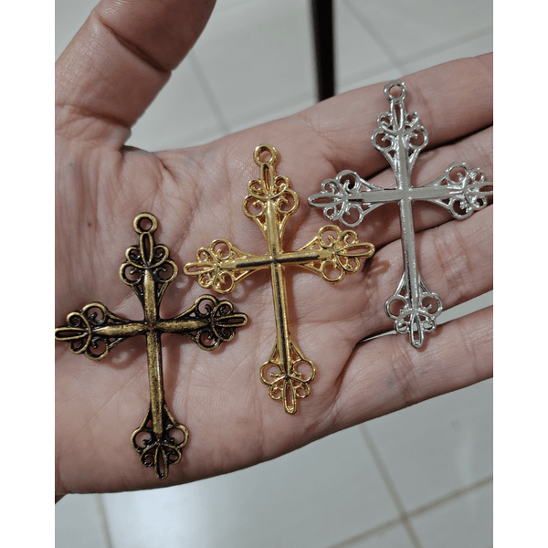 CRUZ FINA DETALHES NAS PONTAS ML6108 .