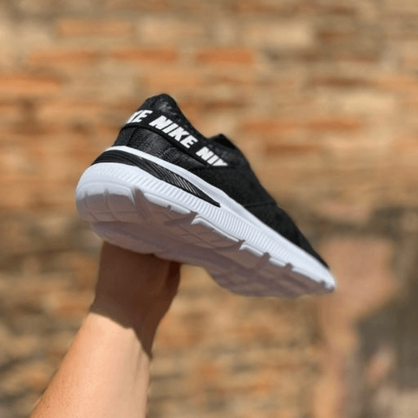 Nike Slip Ultra Leve Preto e Branco