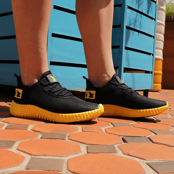 Tenis amarelo 2024 e preto