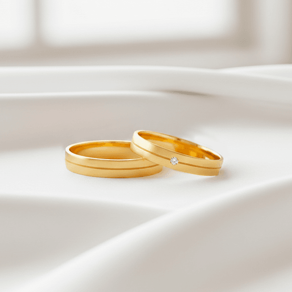 Par de Alianças Retas com Friso e 1 Diamante em Ouro 18K - 3,5mm