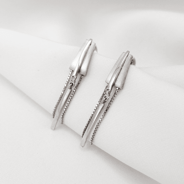 Brinco em Ouro Branco 18K com Diamantes