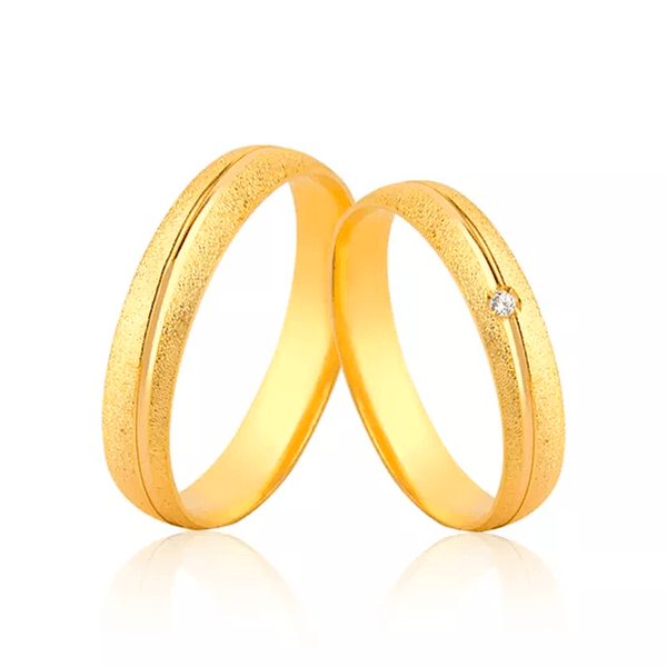 Par de Alianças em Ouro 18K com Diamante