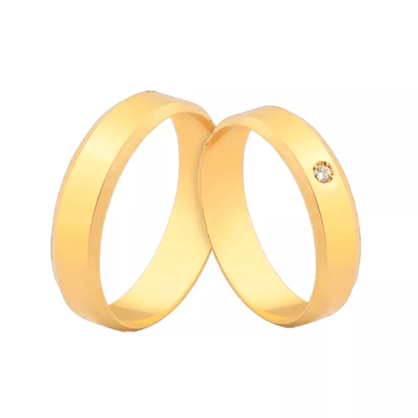 Par de Alianças Chanfradas em Ouro 18K com Diamante