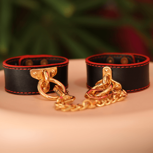 Sado Love - Algema Com Corrente e Fivelas Em Couro Luxo