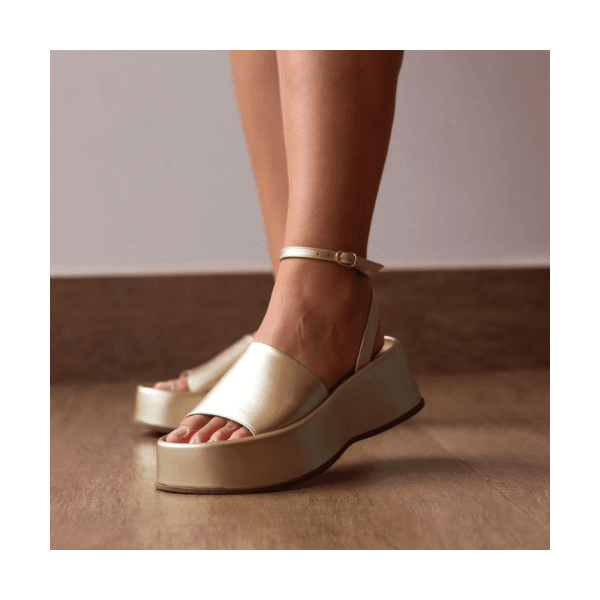 Sandália Plataforma Elisa Dourada