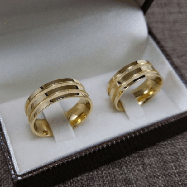 Par de Alianças em ouro 18K