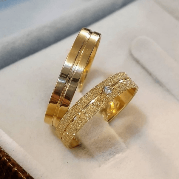 Par de Alianças em ouro 18K 