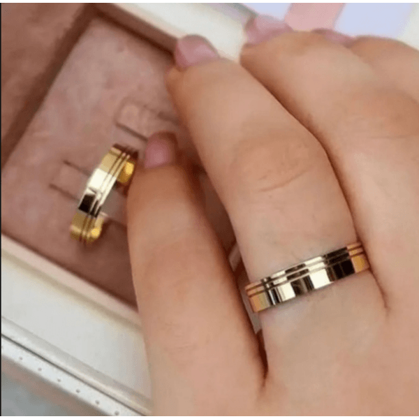 Par de Alianças em ouro 18K