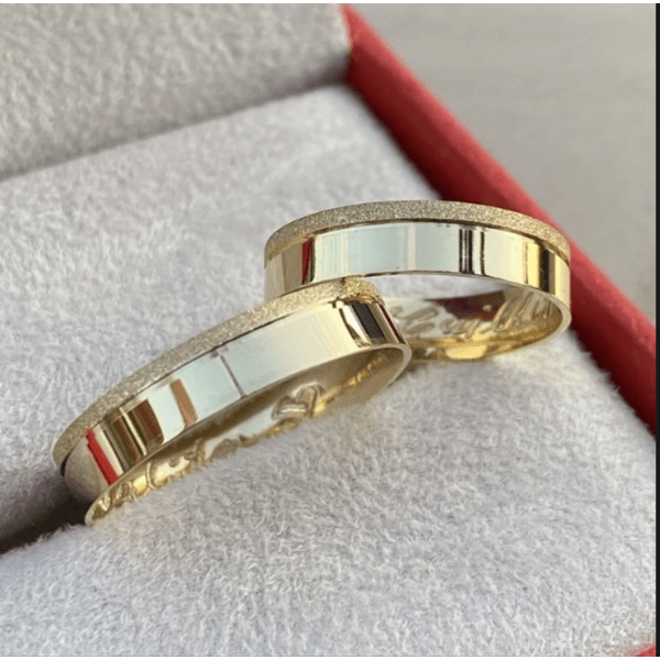 Par de Alianças em ouro 18K