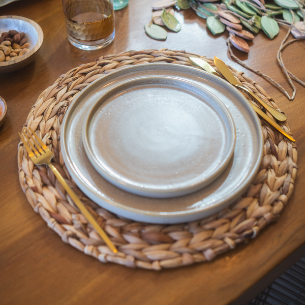 Prato de jantar em Cerâmica com borda de ouro