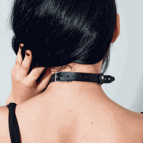 Choker Gargantilha com Spike Pingente de Cruz/Espada Prateado