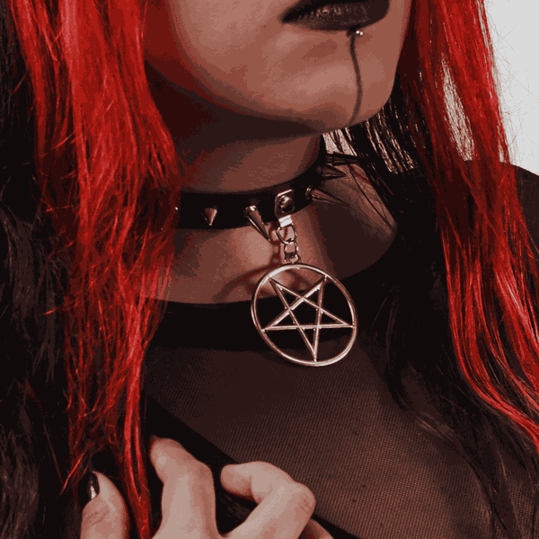 Choker Gargantilha com Pingente de Pentagrama e Spike 