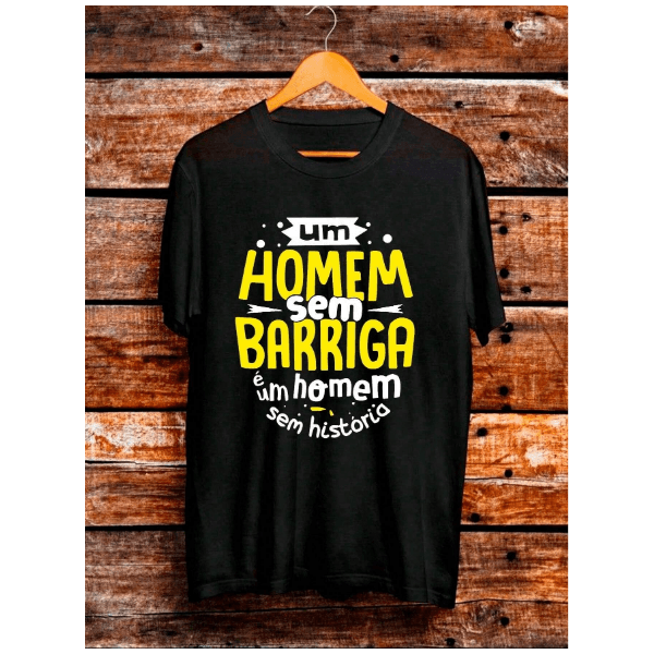 Camiseta Unissex Frase Um homem sem Barriga - PRETO - QUEIMA DE ESTOQUE