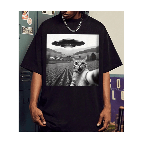 Camiseta casual masculina de manga curta com estampa de GATO DISCO VOADOR - PRETO - QUEIMA DE ESTOQUE