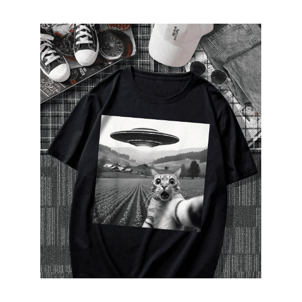 Camiseta casual masculina de manga curta com estampa de GATO DISCO VOADOR - PRETO - QUEIMA DE ESTOQUE
