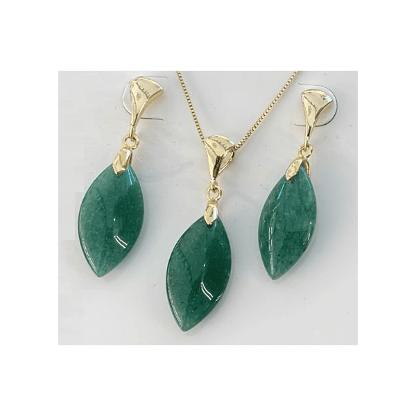 Conjunto Brincos e Colar em Pedra Natural de Quartzo Verde e corrente com banho Ouro 18k.