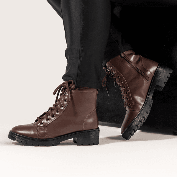 BOTA FEMININA COTURNO EM COURO TRATORADA 40F120-CAFE