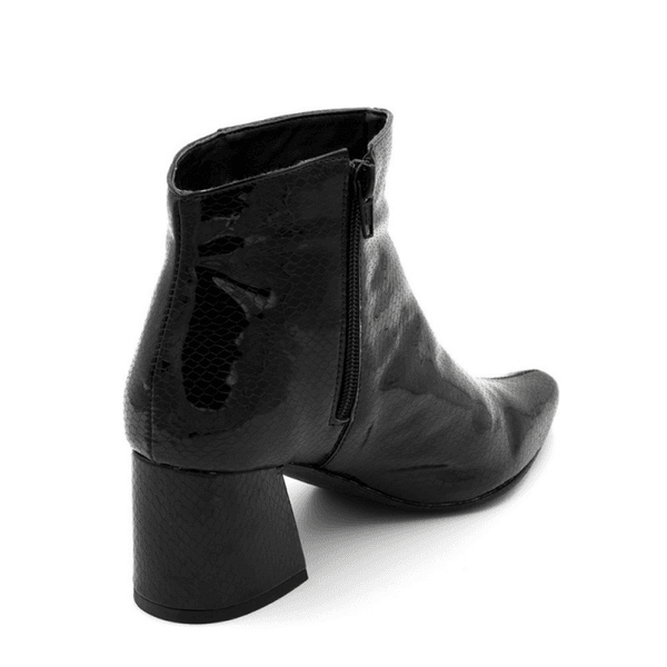 Bota Cano Curto Bico Fino Salto Grosso Preto | Flor da Pele