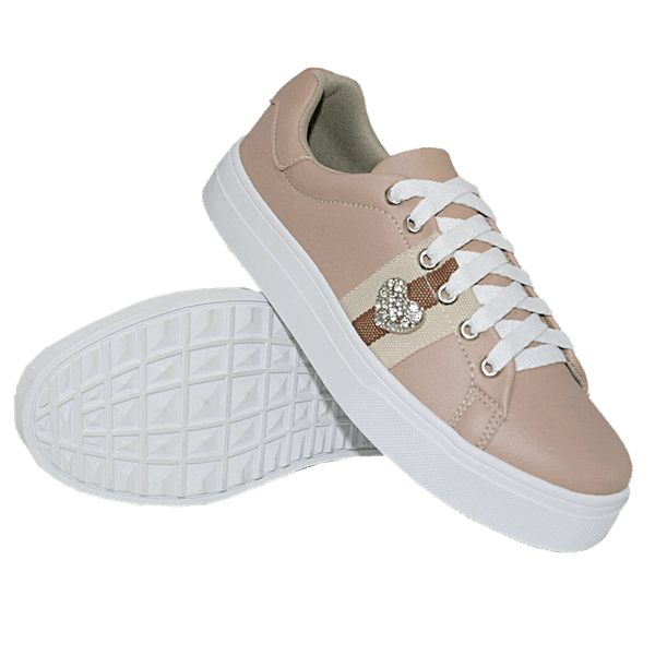 tenis branco feminino com coracao