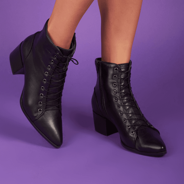 Bota montaria baixa cano alto - R$ 149.99, cor Preto (bico fino, para  trabalho, salto fino, com salto alto, com salto baixo) #43129, compre agora  | Shafa