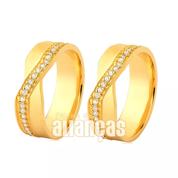 Alianças De Ouro 18k Com Diamantes
