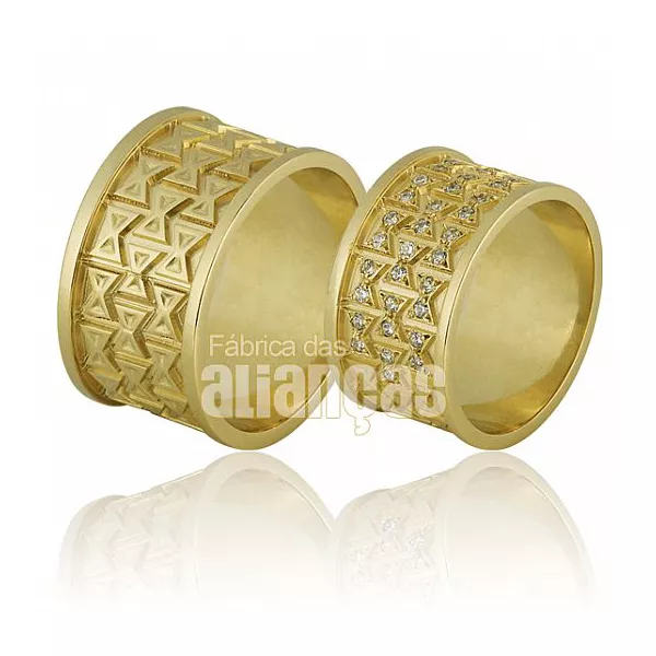 Alianças Personalizadas de Ouro 18k com Diamantes - FA-677 - Fábrica das Alianças