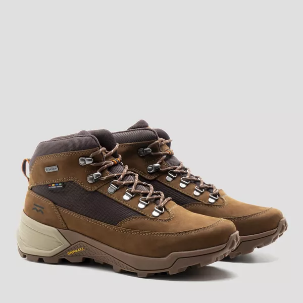 bota-bradok-adventure-hiking-