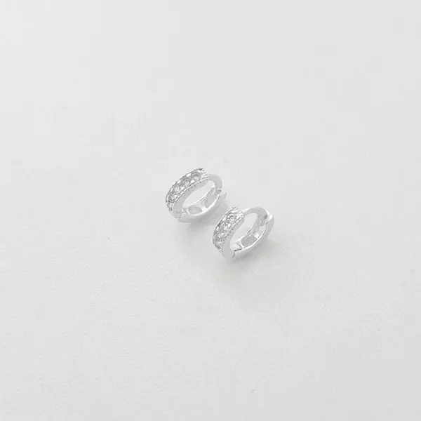 Brinco argolinha pequena cartilagem com zircônias prata 925 