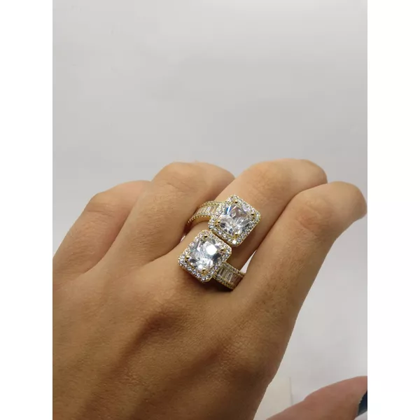 Anel com Pedras Zircônia