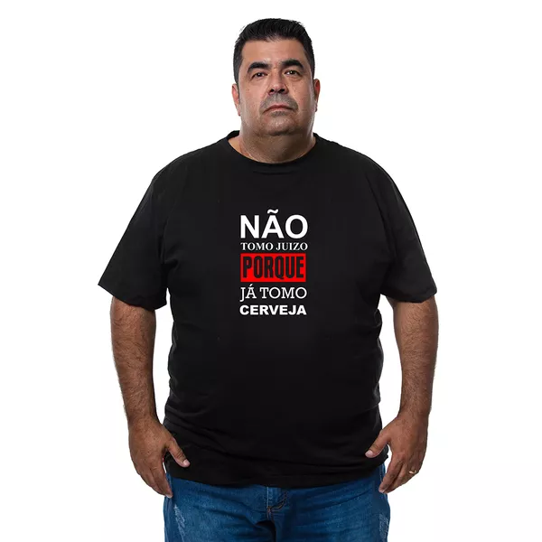Camiseta Plus Size - Frase Não Tomo Juizo Porque Ja Tomo Cerveja.