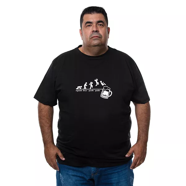 Camiseta Plus Size - Desenho Pulando No Copo De Cerveja.