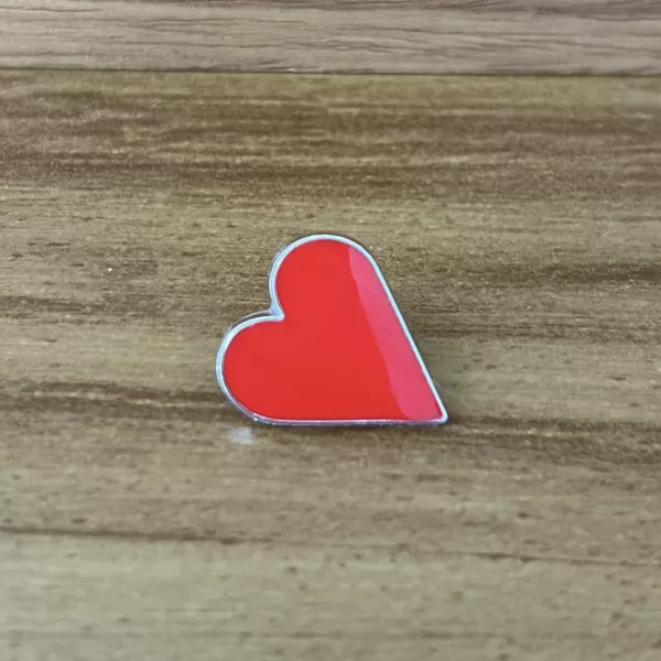 Aplique de Metal Broche para Chapéu Modelo Copas Baralho