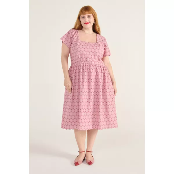 Vestido Bordado Rosa - Plus Size