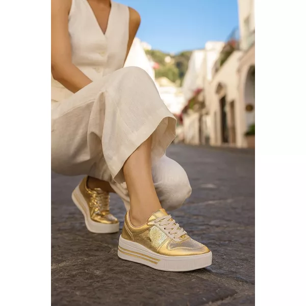 Tênis Raíssa Dourado/Off White | Dolce & Menta