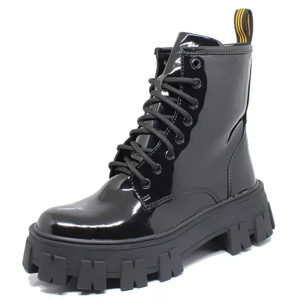 Coturno Tratorado Estilo Veggie Verniz Preto