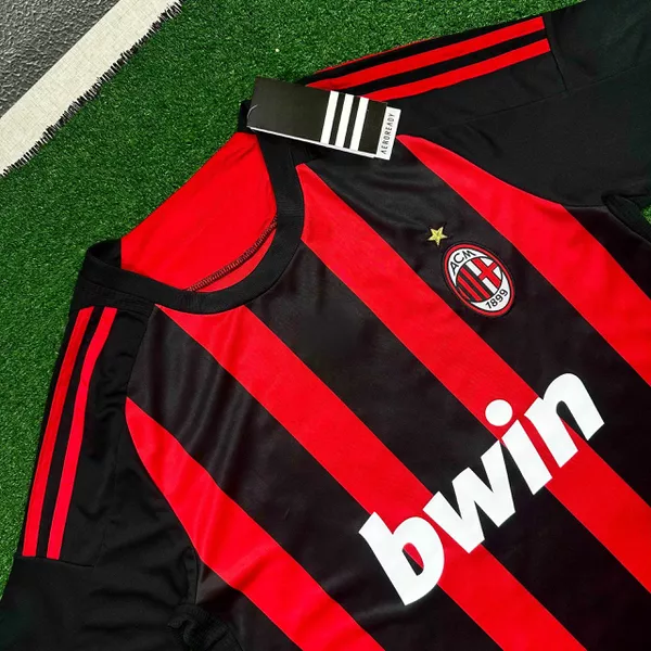 Camisa Retrô Ac Milan Home I Pirlo #21 09/10 - Vermelha E Preta