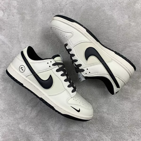Tênis NK Dunk Low - Branco/Símbolo Preto/Raios - N...