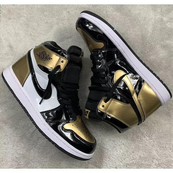Tênis NK Air Jordan 1 High - Dourado/Preto - NKJMP...
