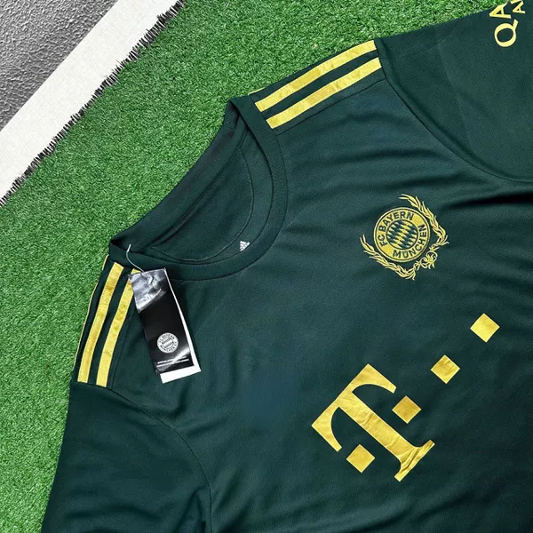 Camisa Retrô Bayern de Munique Edição Especial 21/22 – Lewandowski