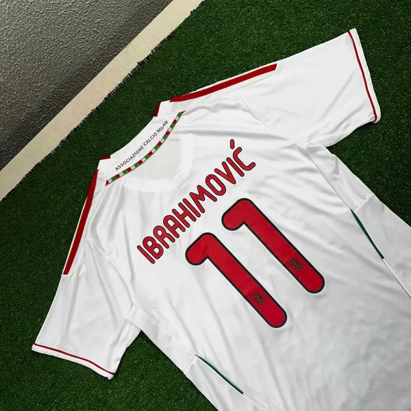 Camisa Retrô AC Milan Home I 11/12 – Ibrahimović #11 – Branca
