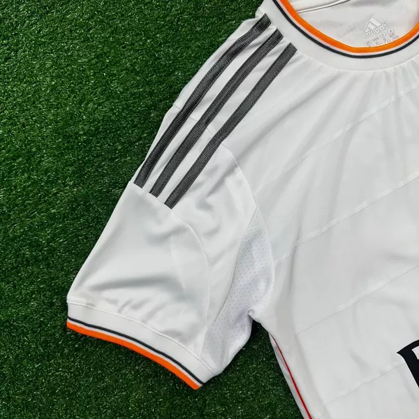 Camisa Retrô Real Madrid Home I 13/14 - Branca - Bale #11 | FUTCAMISA